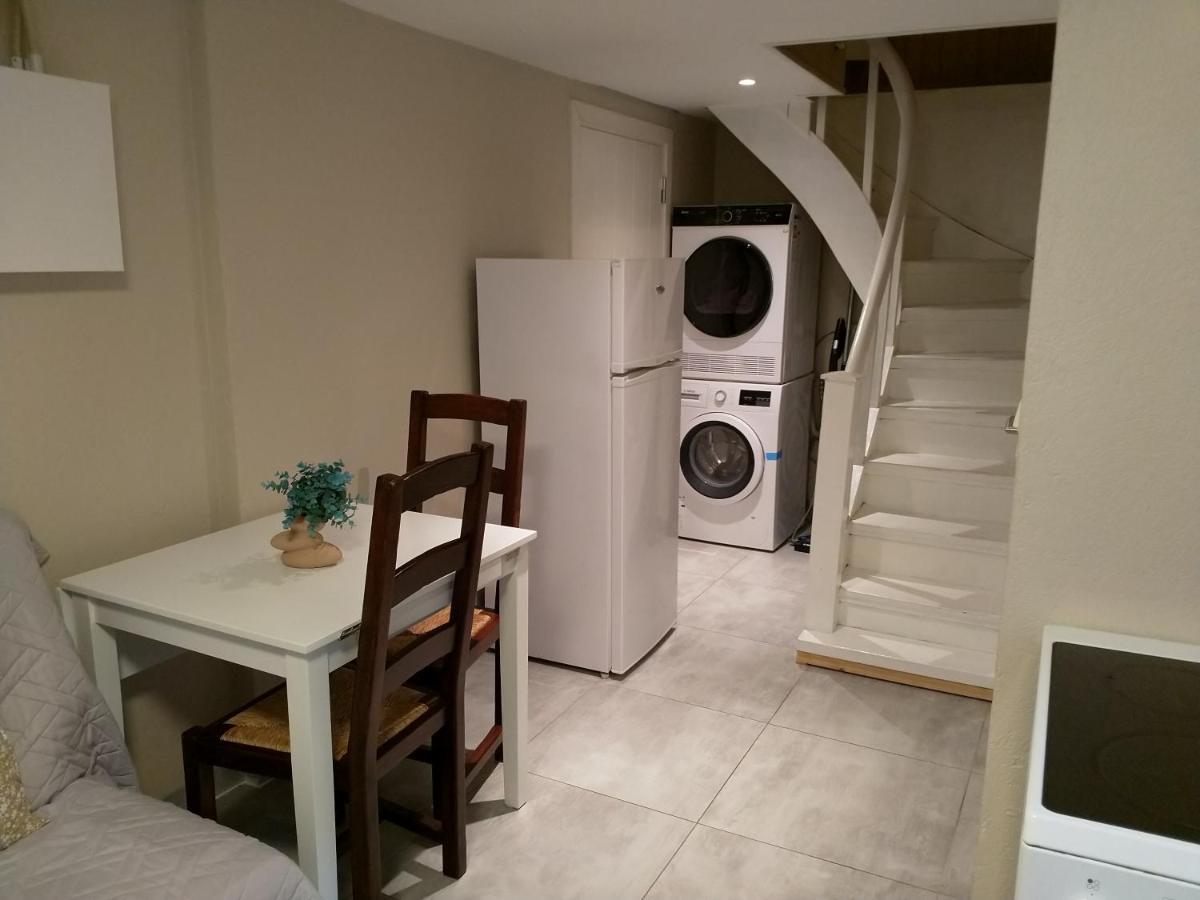 Renovated Semi- Basement 2 Bedrooms Furnished Apartment - Close To Everything In Moss Exterior foto