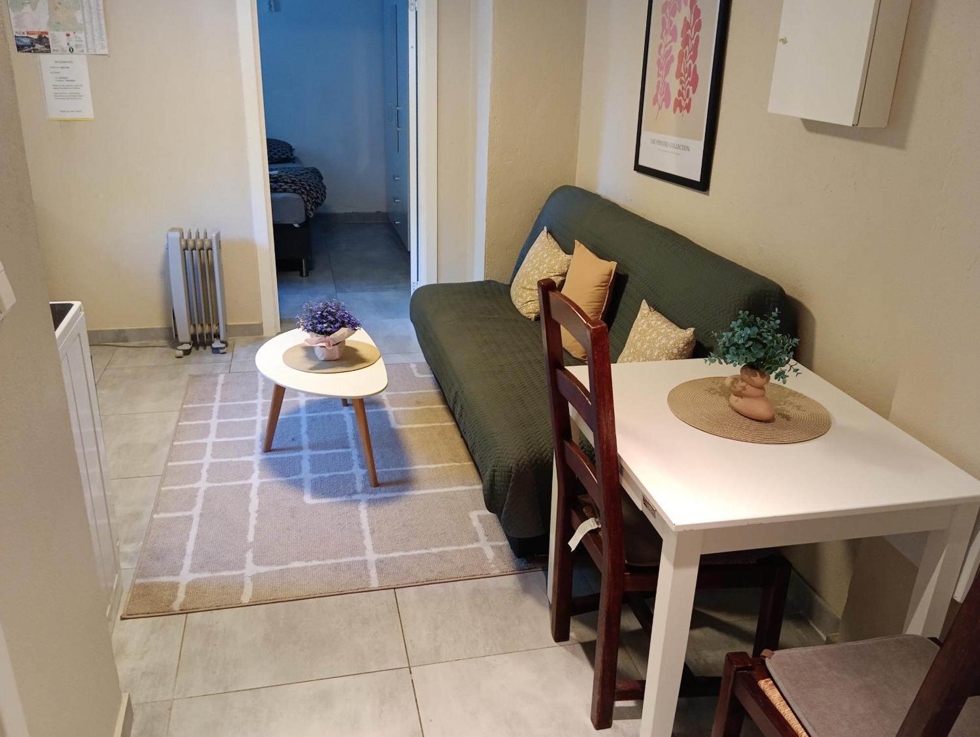 Renovated Semi- Basement 2 Bedrooms Furnished Apartment - Close To Everything In Moss Exterior foto